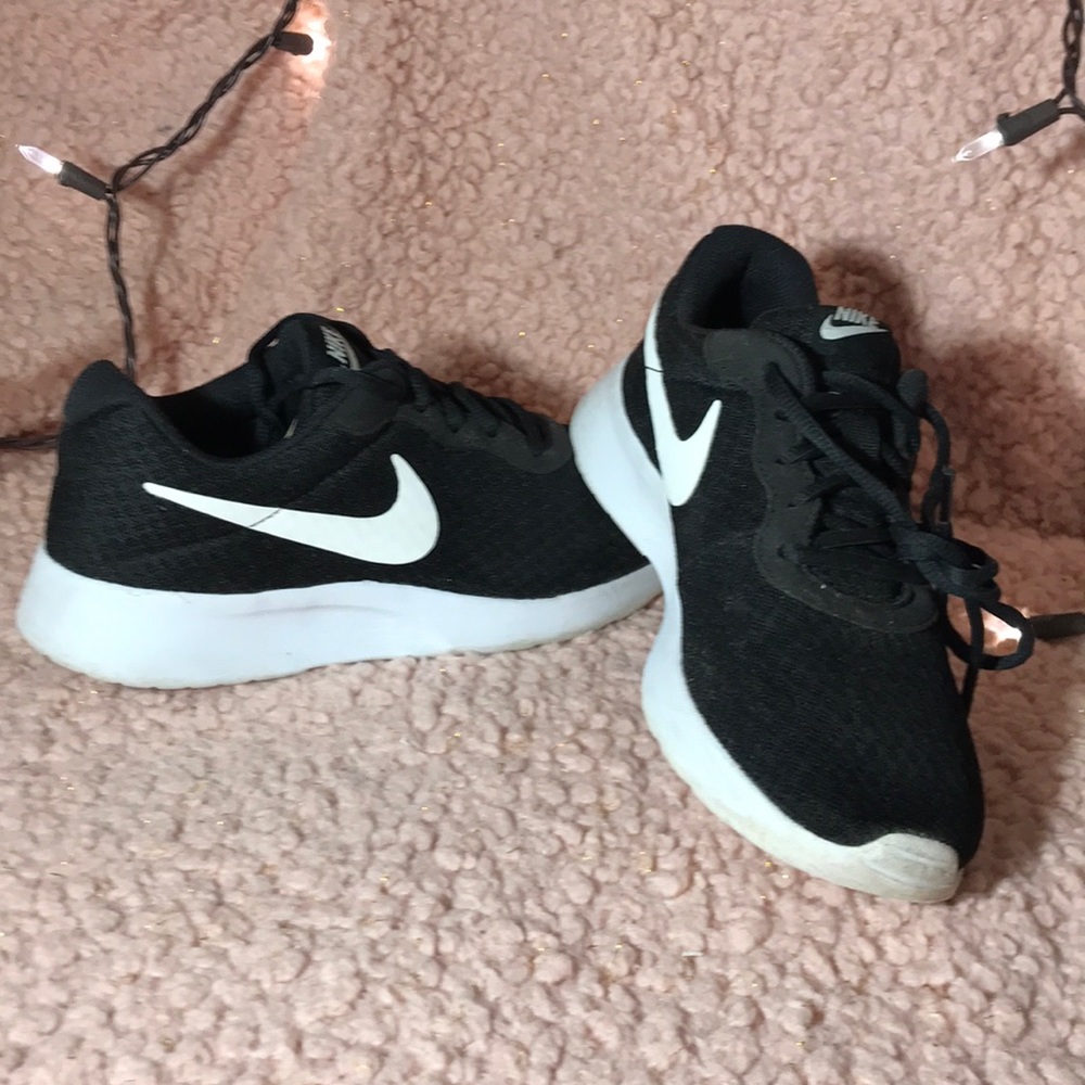 Black Nike Tanjun Womens’
